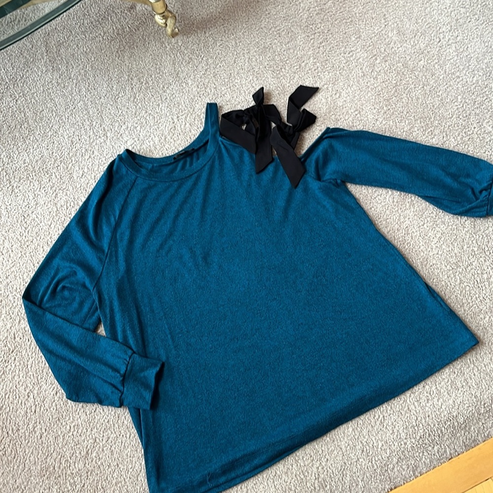Lane Bryant open shoulder sweater size 18/20
